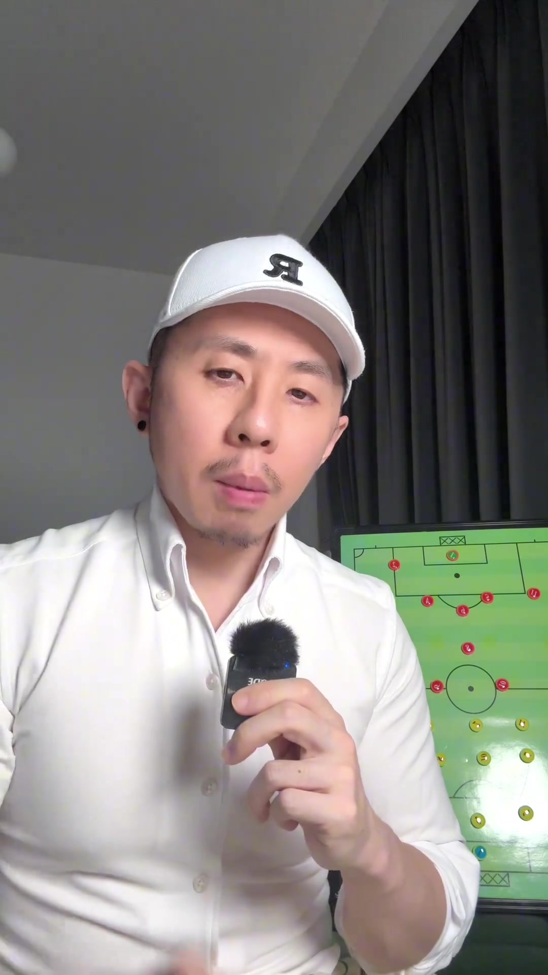 包含球队主帅接受采访，对未来展望乐观的词条